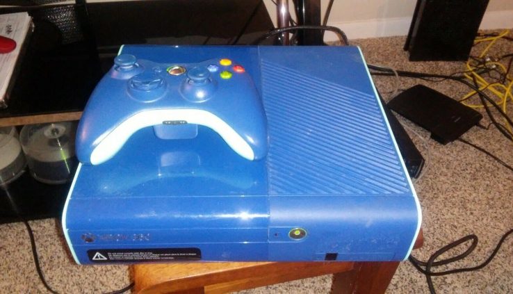 Xbox 360 E Particular Model Blue Bundle 500GB Blue Console