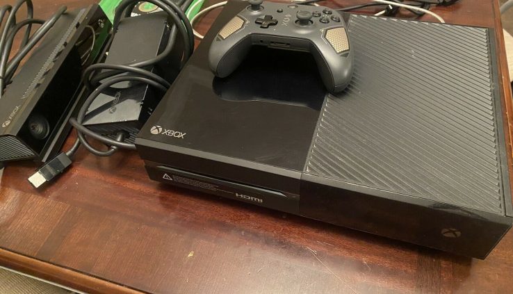 Xbox one 500GB console with Kinect, Shaded Ops IV and Recon tech Controller