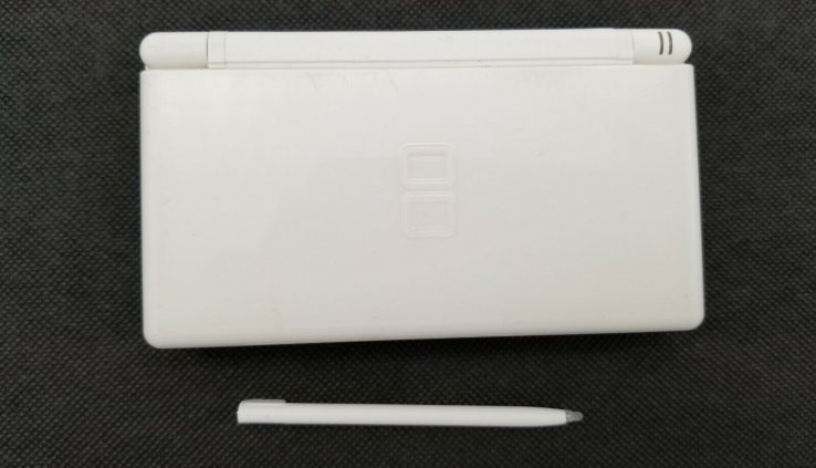 Nintendo DS White Handheld Machine With Stylus and Charger!