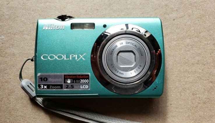 Nikon COOLPIX S220 10MP 2.5” SCREEN 3X Digital Digicam.