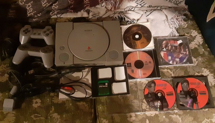 PlayStation 1 Grey Console Bundle W/ 2 Controllers 4 Games and 1 memory card ps1