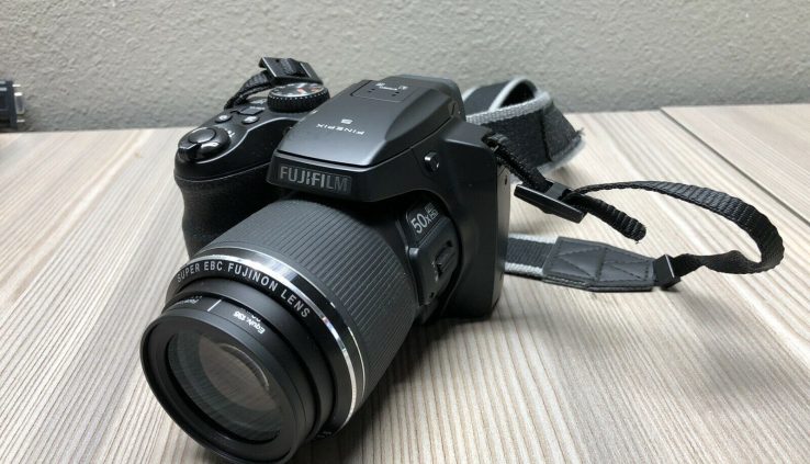 CLEAN! Fujifilm FinePix S S9150 50X Zoom Digital Camera NO LENS CAP