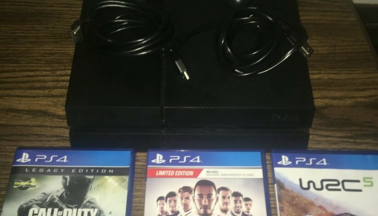 Ps4 w/ 3 Video games And Cables