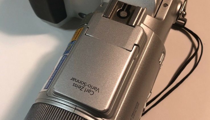 Sony Cyber-Shot 5.0 DSC-F717 Digital Camera Mpeg Film HQX No Charger
