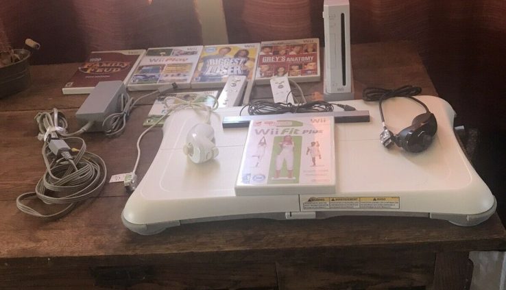 Nintendo Wii Machine Console_2 Controlls_5 Games_Tested_Wii Fit Bundle