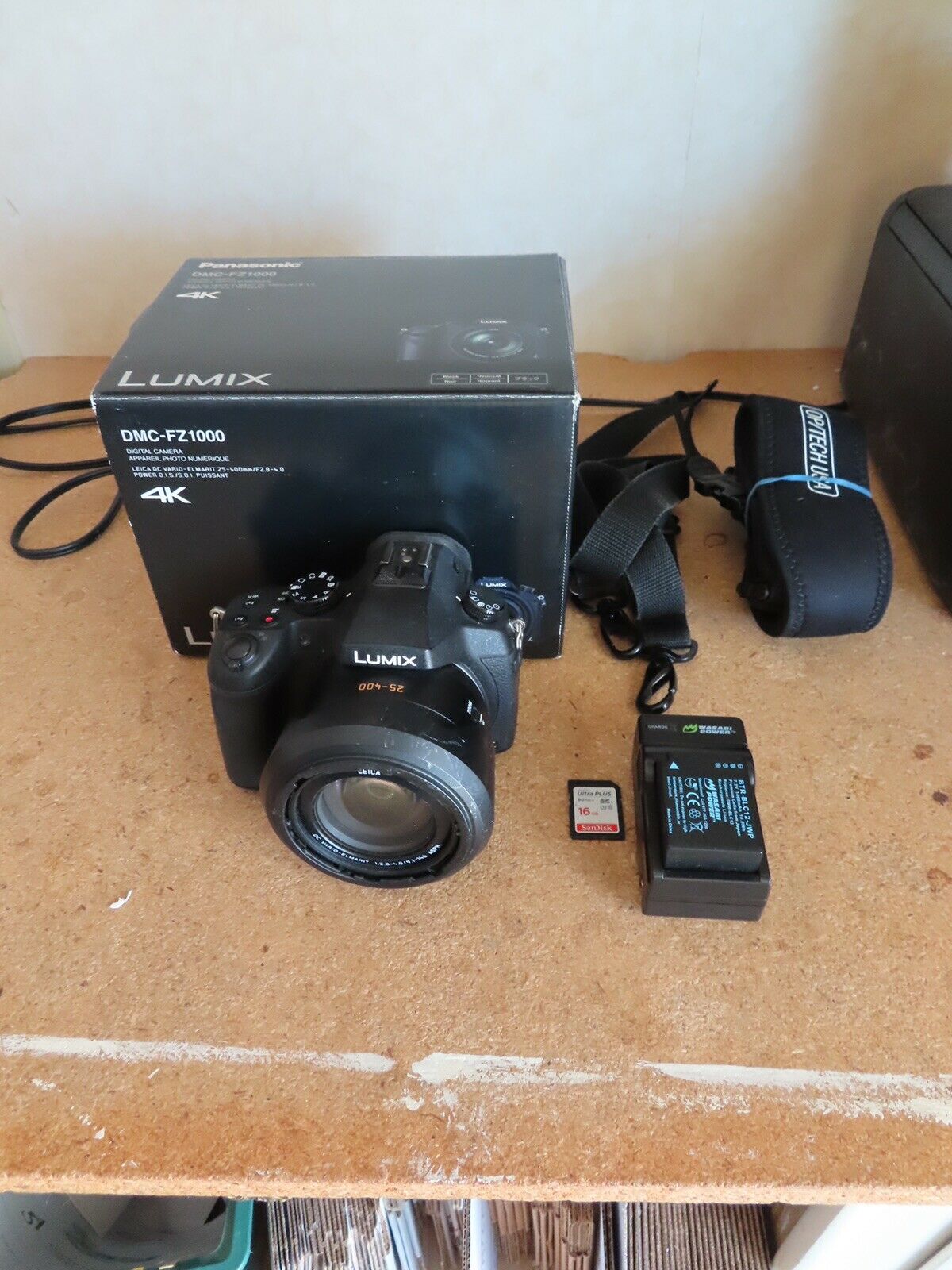Panasonic Lumix DMCFZ1000 20.1 MP Digital Digicam Dim+3 Batteries++