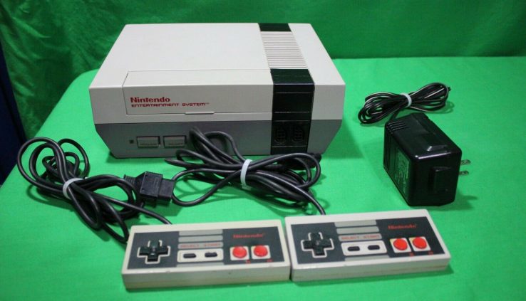 Normal Nintendo Traditional Version NES + Controller & some Cables