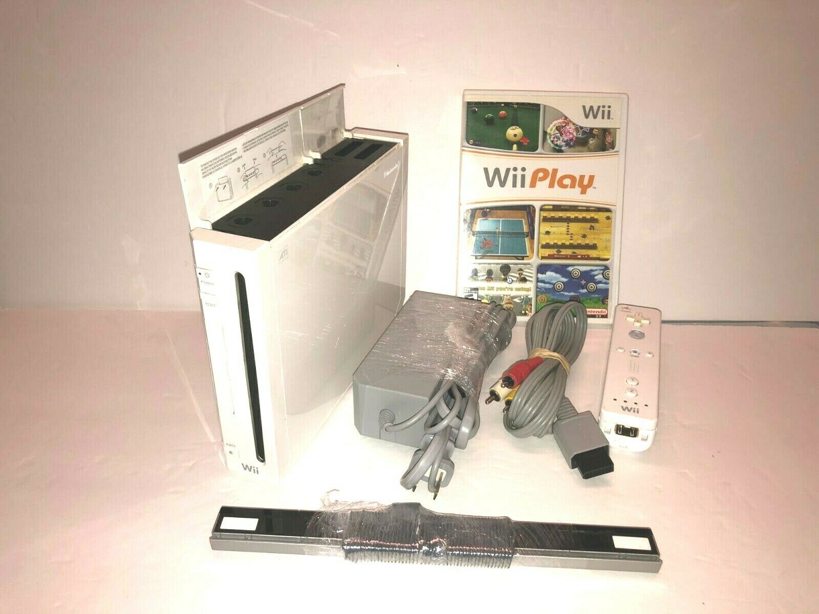 Nintendo Wii RVL-001 W/ hookups 1 controller and Wii play game ...