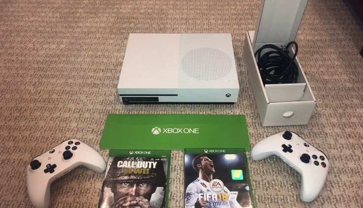 Xbox One 500gb Bundle (2 Controllers + FIFA 2018 & COD WWII)