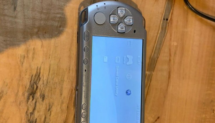 Grey PSP 3001 Gadget