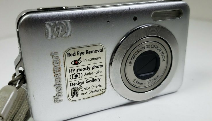 HP PhotoSmart R742 7.0 MP Digital Digital camera Silver Tested