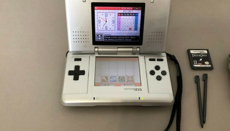 Nintendo DS SILVER PLATINUM Handheld Machine Console w/ Automobile Charger