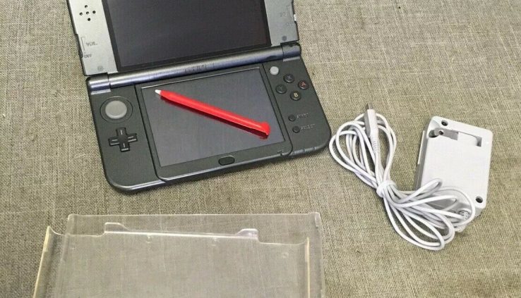 Nintendo 3DS XL RED-001 Hyrlule Version Handheld Gaming Machine W/charger