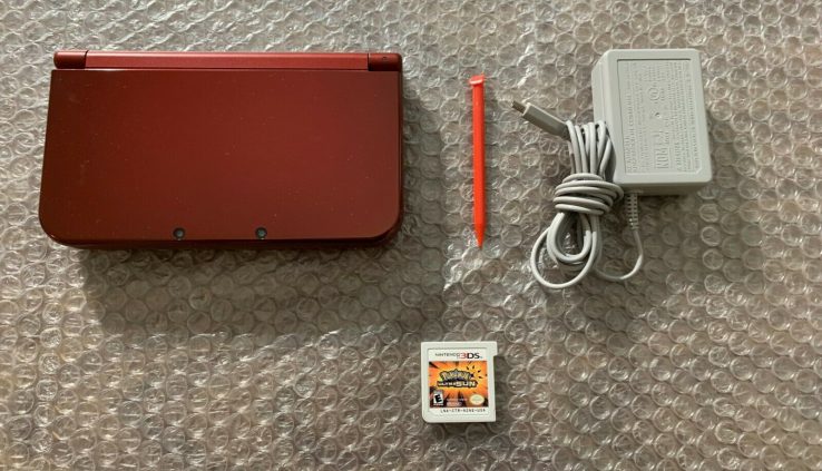 Nintendo Fresh 3DS XL Purple Machine with a Charger and Pokemon Ultra Solar