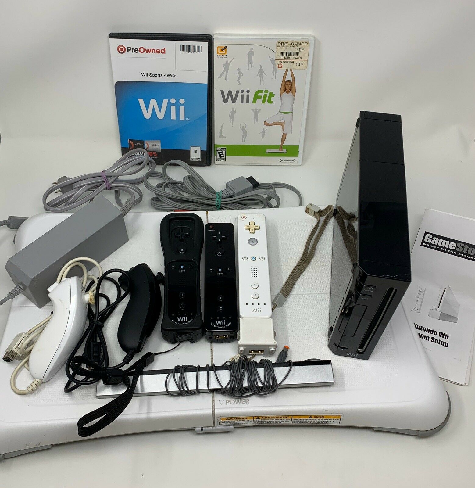 Nintendo Wii Shaded Console Machine Bundle 3 Controllers, 2 Video games