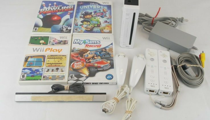Nintendo Wii Bundle RVL-001 (White) + 4 games – Wii Play – Disney Universe