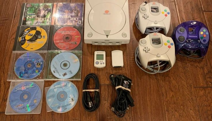 Sega Dreamcast Console Bundle VMU 3 Controllers +8 games Natty And Powers On