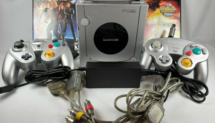 Nintendo Gamecube Silver Console Bundle 2 Controllers 2 Games Lot AV Vitality Cable