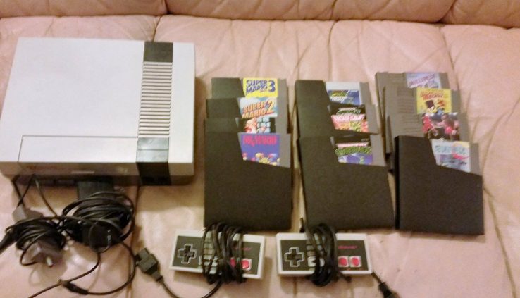 Nintendo Scheme w/ 2 Controllers & Gun and RARE video games lot