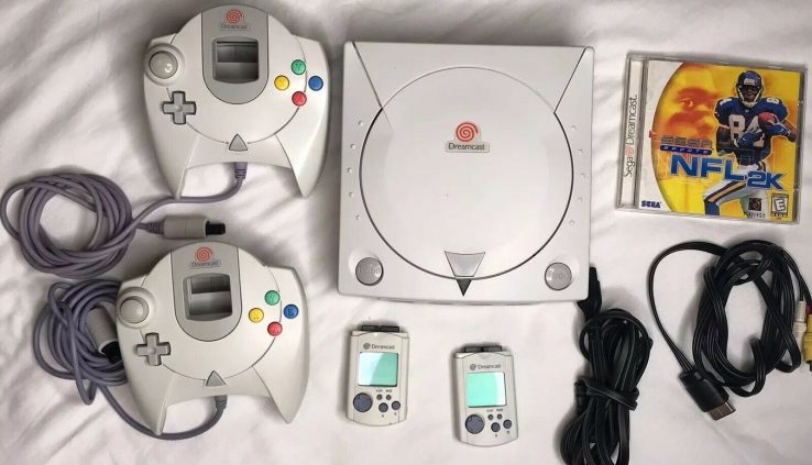 Sega Dreamcast Console HKT-3020 Lot Bundle With Game Sega NFL 2k Free Transport