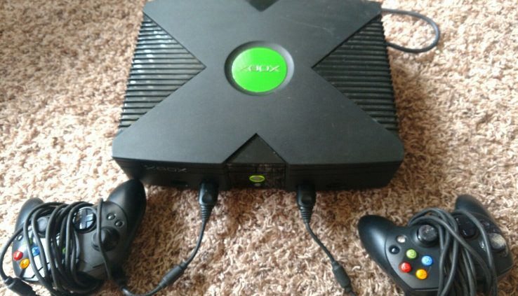 XBOX  CONSOLE WITH 2 CONTROLLERS, 3 GAMES & CORDS FROM YEAR 2002 TESTED & WORKS