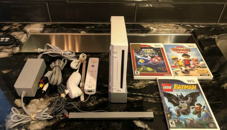 Nintendo Wii White Console Complete Design with 3 Video games!