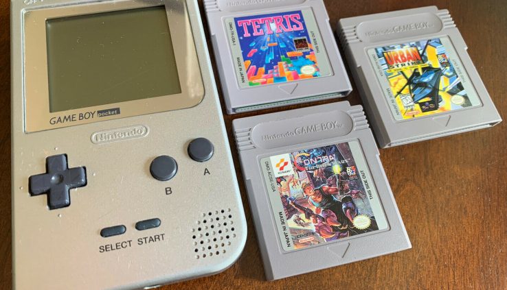 Nintendo GameBoy Pocket Silver Bundle Gameboy MGB-001 Determined Case Tetris Contra +