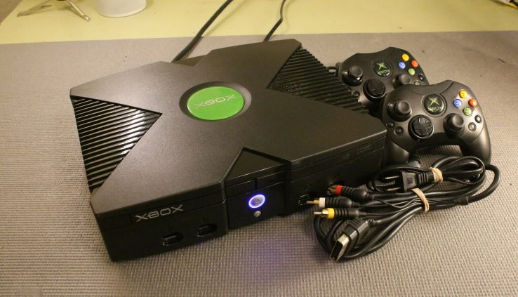 Long-established Xbox – 2 Controllers, Games, Cables, Ravishing Elegant