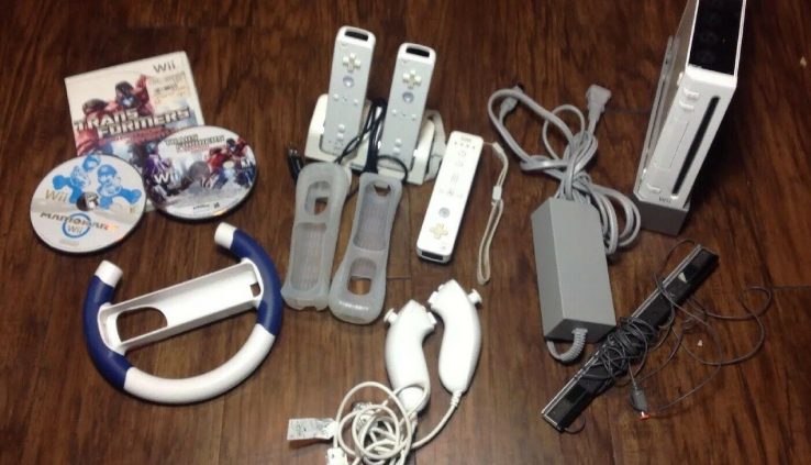White Nintendo Wii Model: RVL-001 with 2 Games – USED/TESTED