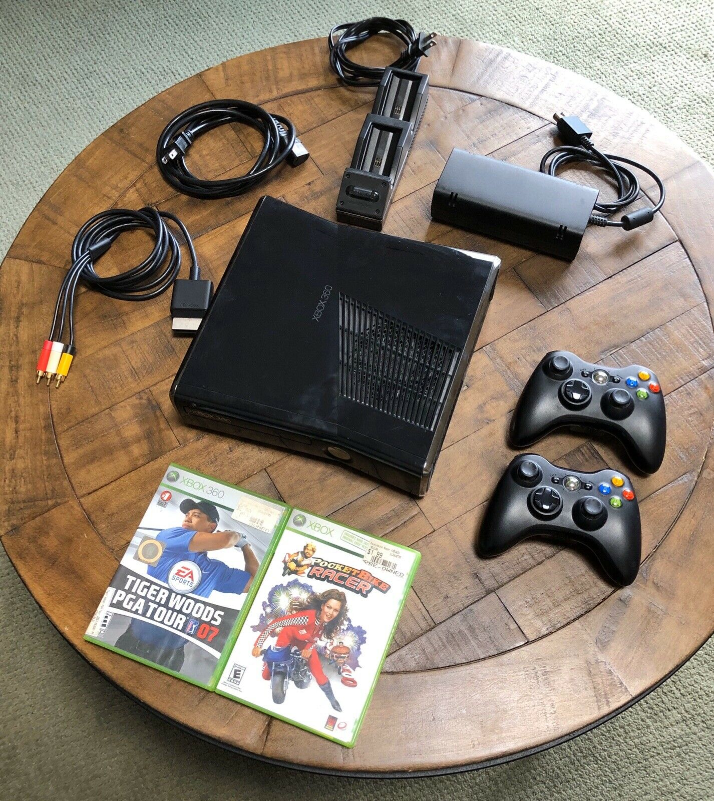 Xbox 360 S 250GB W/Controllers, Video games, Charger, Cables