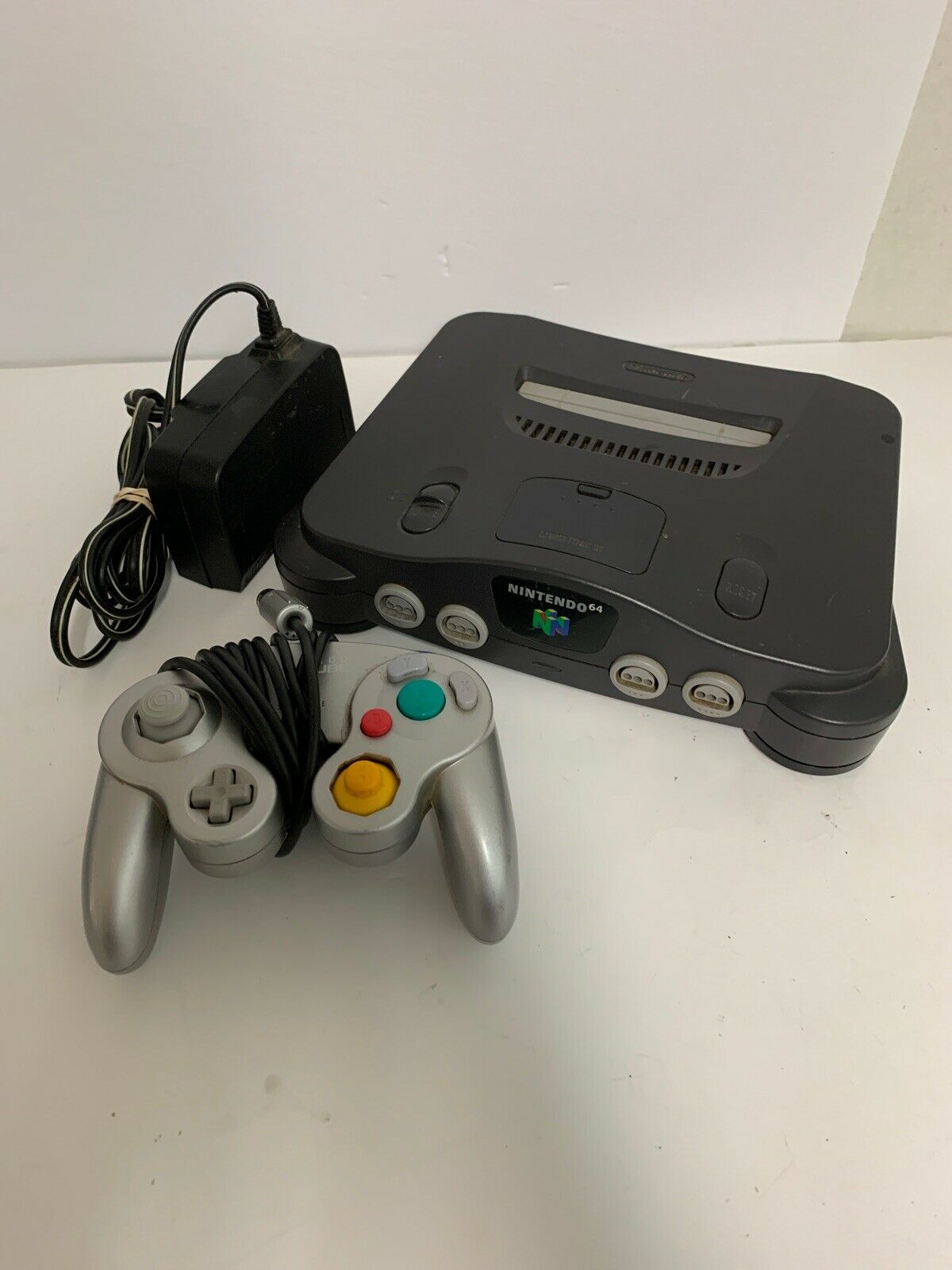 Nintendo 64 Cords And Controller Mannequin NUS-001 USA - iCommerce on Web