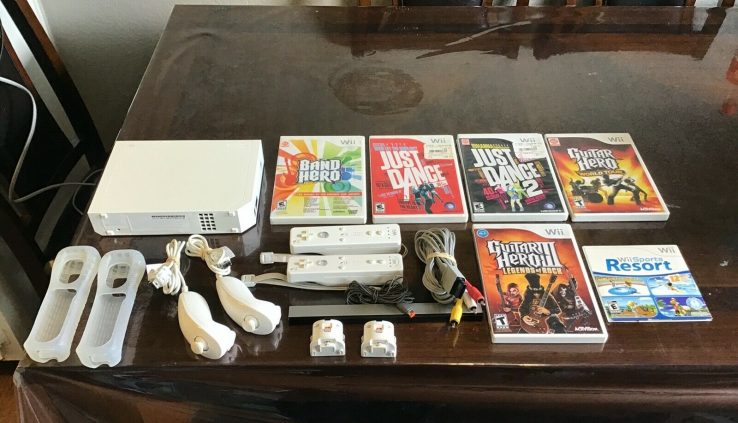 Nintendo Wii System White Console +2  CONTROLLER 6 Video games Bundle.