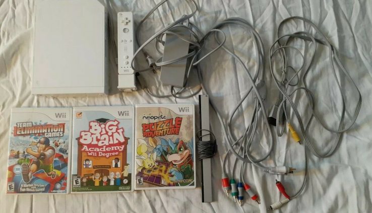 Nintendo Wii Console Scheme Bundle with Games and Cords. Tested Working