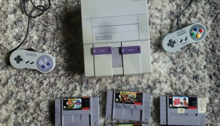 Tidy Nintendo, SNES Bundle with video games. Mario, zelda , metroid, Mario kart ec