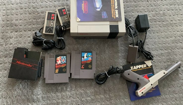 NINTENDO NES-001 CONSOL PLUS 2 GAMES