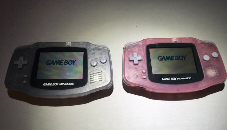 2 Game Boy Arrive consoles