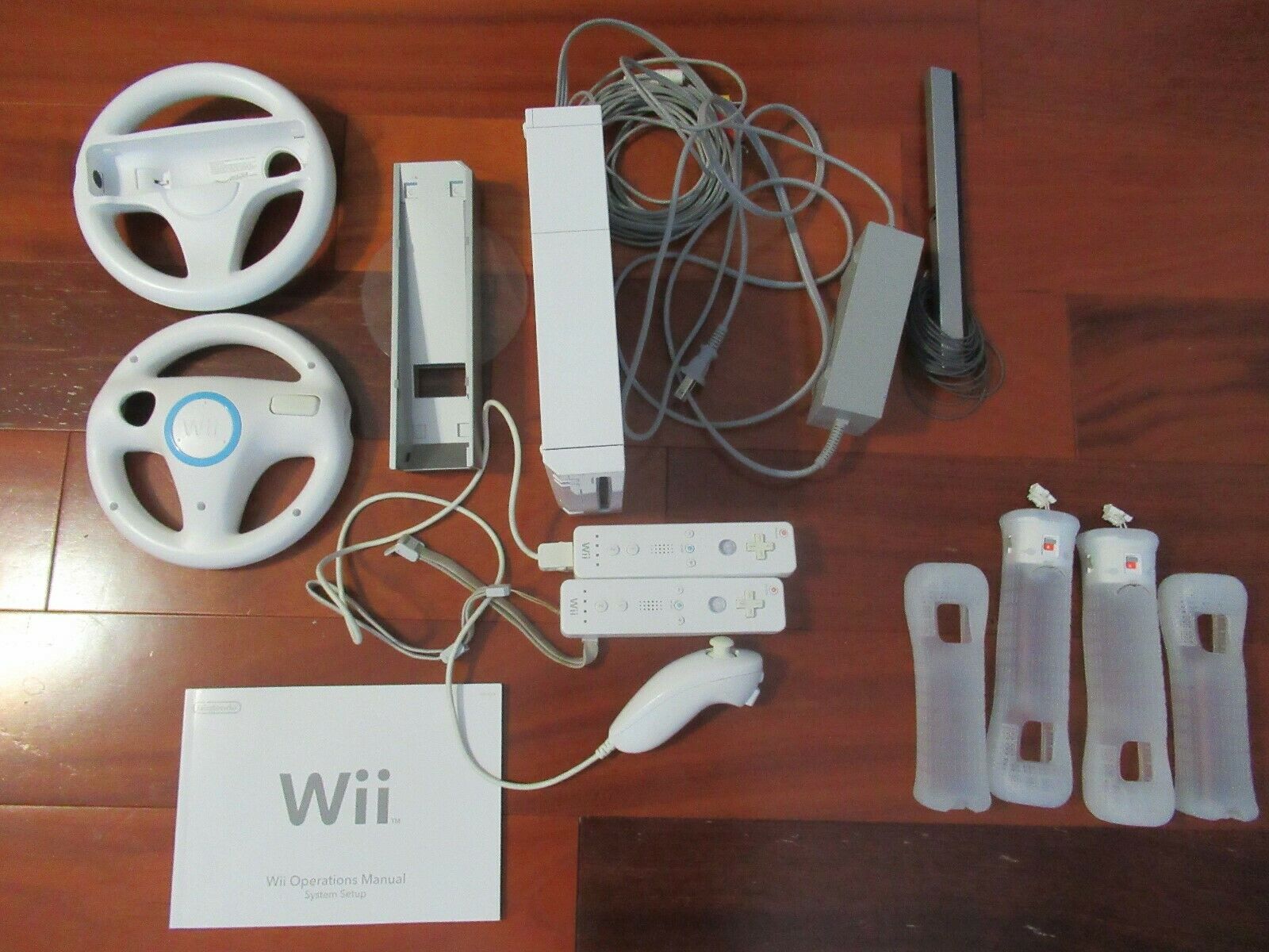 Wii console white with cords, many accessories, manual - iCommerce on Web