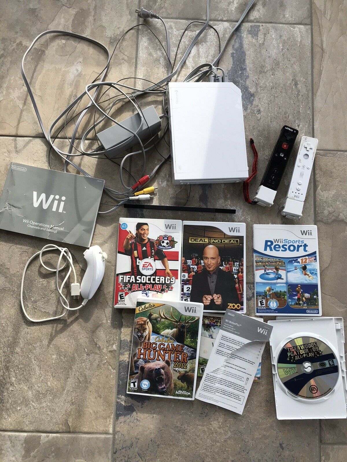 Wii Machine. Console,2 Controllers,6 Video games,manual. on 