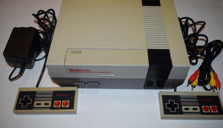 Nintendo NES Console Video Game Machine Complete