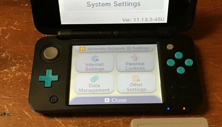 NIntendo 2DS Handheld Video Sport Device w/ Charger JAN-001 Turquoise Murky Frail