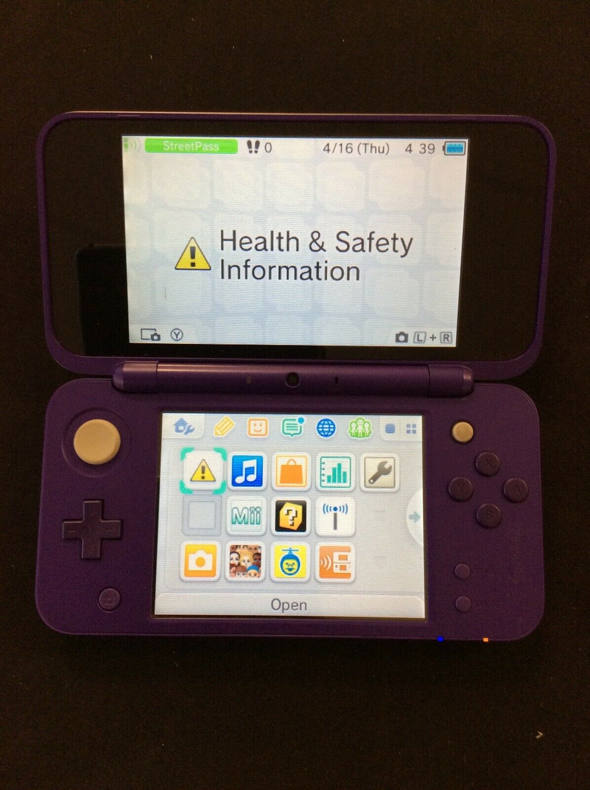 Nintendo 2DS XL Red Silver JAN001 Handheld System Console w/ Charger