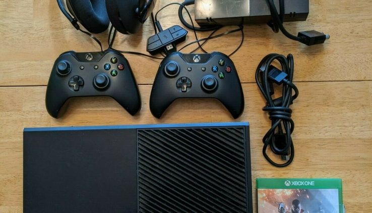XBOX ONE 1540 500GB with controllers and upgraded headset
