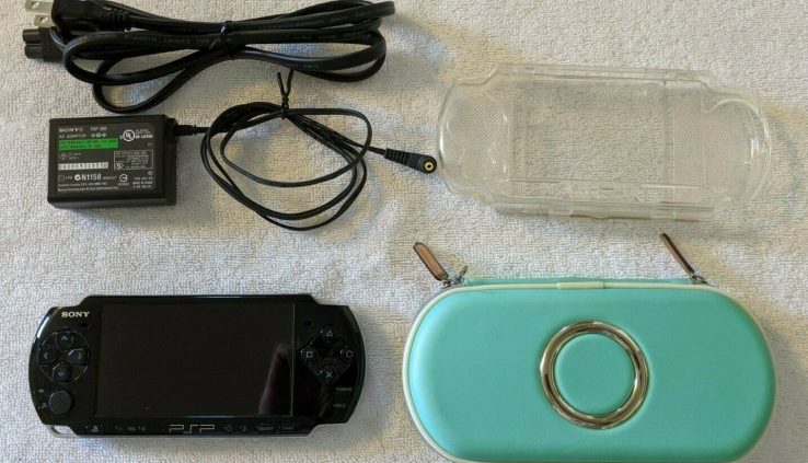Sony PSP 3001 Sunless Handheld Machine w/ 4GB Memory Stick DUO AC Adapter 2 Cases