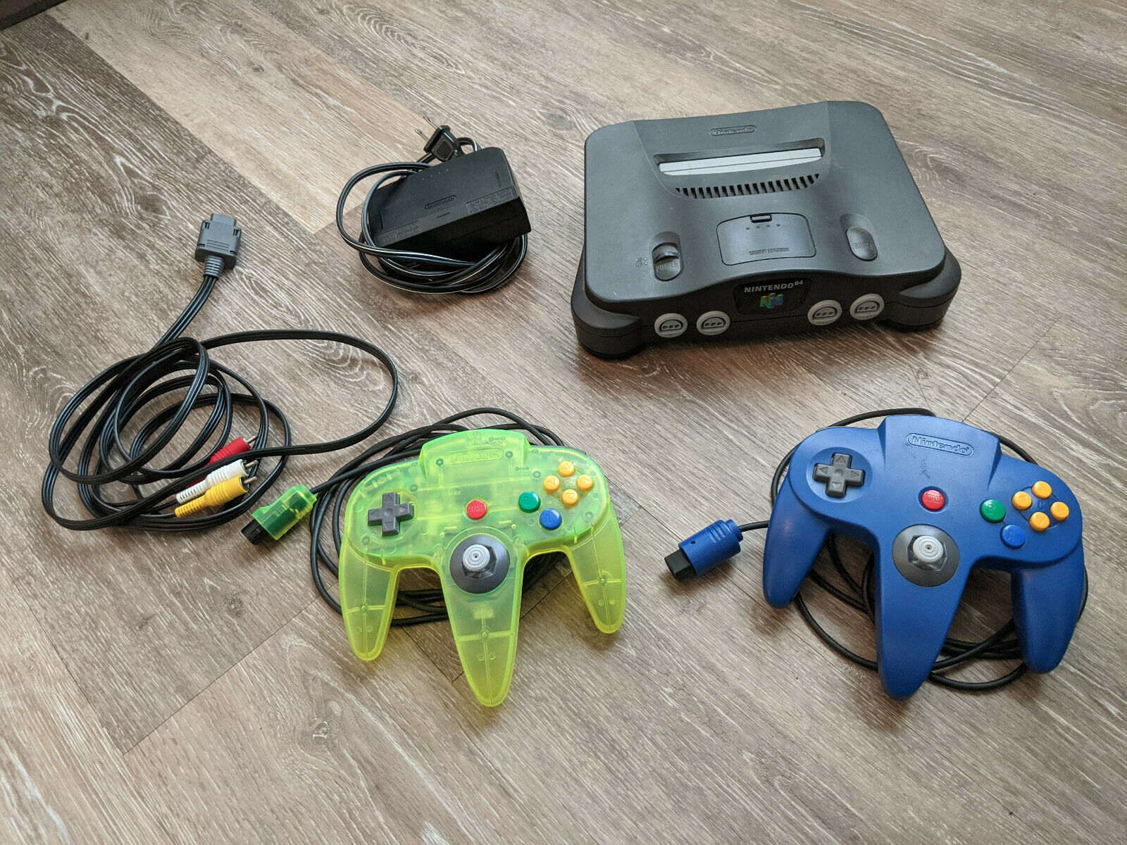Nintendo 64 N64 Video Sport Console System With Growth Pak and Two