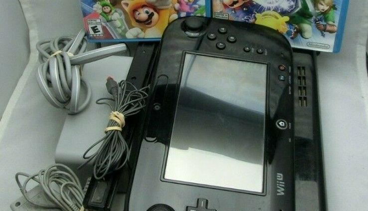 Nintendo Wii U Gloomy 32gb Console & GamePad with all Cables + Favorable Smash Bros!