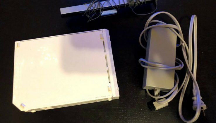 Nintendo Wii Console white with cords as pictured – Used, honest situation!