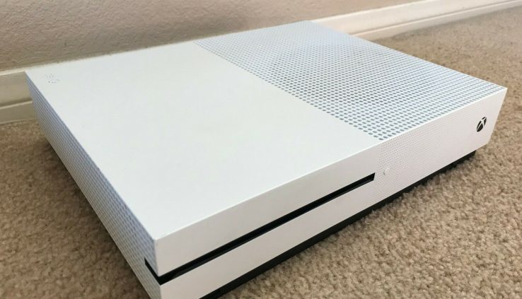 Microsoft Xbox One S 500GB Console White Mannequin 1861 **Console Most provocative**