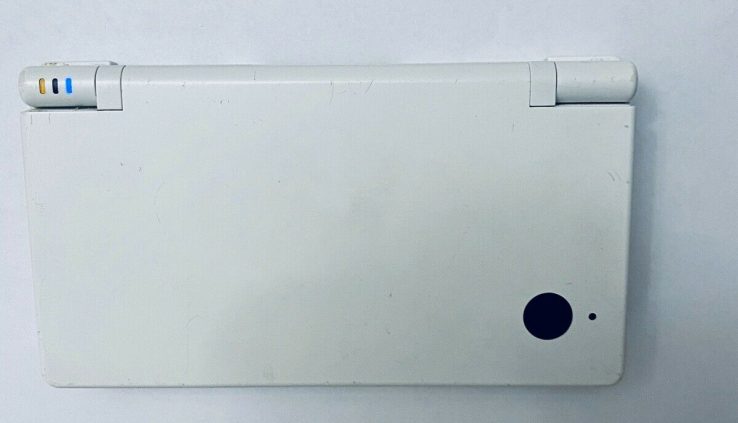 Nintendo DSi TWL-001 White with charger, Frontal And Abet Digicam!!!