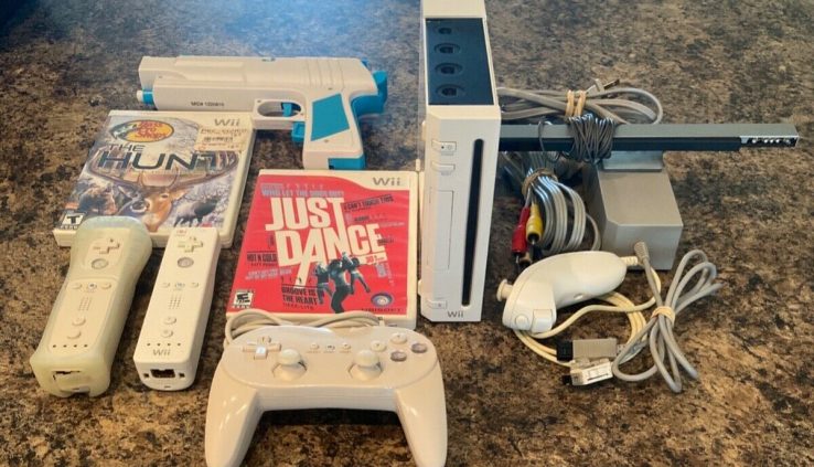 Nintendo Wii Console with 35 video games [Read]