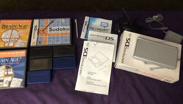 Nintendo DS Lite Bundle With Video games